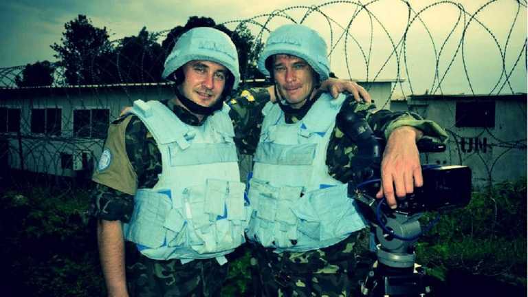 Роман Бочкала (ліворуч) з оператором у ДР Конго / Facebook Роман Бочкала (ліворуч) з оператором у ДР Конго / Facebook