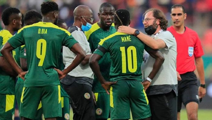 Мане и голкипер Кабо-Верде оказались в больнице после жуткого столкновения головами в матче Кубка Африки
