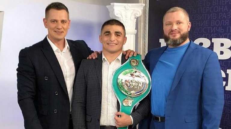 Арест Саакян (в центрі) / Фото з Instagram Арест Саакян (в центрі) / Фото з Instagram