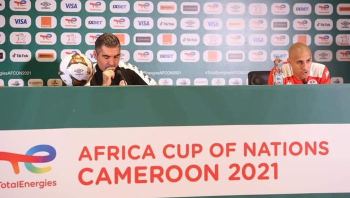 Курьез перед четвертьфиналом Кубка Африки: неизвестный забрал микрофоны и скрылся из зала пресс-конференций