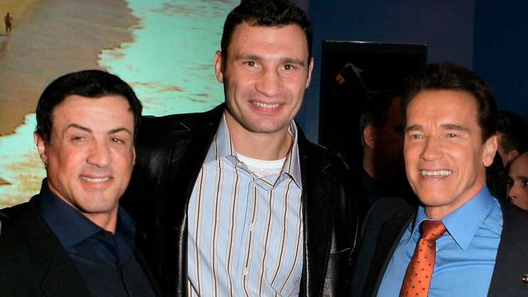 Арнольд Шварценеггер поддержал украинский народ / Фото с Twitter Арнольд Шварценеггер поддержал украинский народ / Фото с Twitter