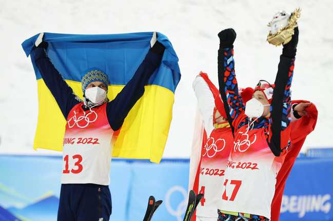 Александр Абраменко на пьедестале / фото Getty Images Александр Абраменко на пьедестале / фото Getty Images