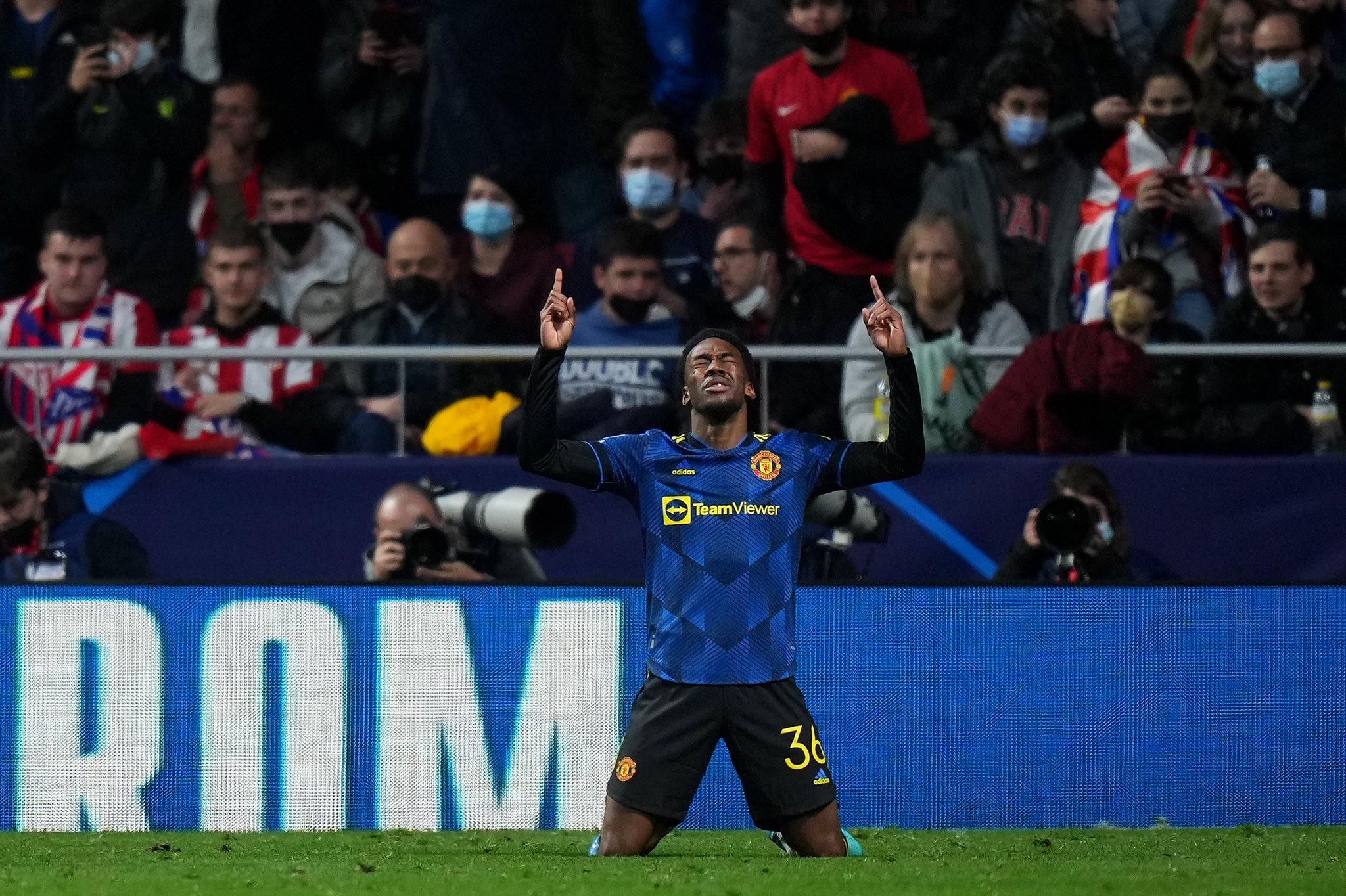 Эланга спас МЮ в Мадриде