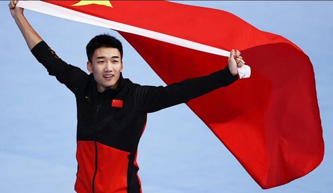 Китайский конькобежец победил с олимпийским рекордом на ОИ-2022