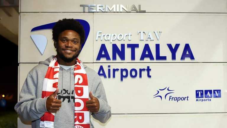 Луїс Адріано / Twitter Антальяспора Луїс Адріано / Twitter Антальяспора