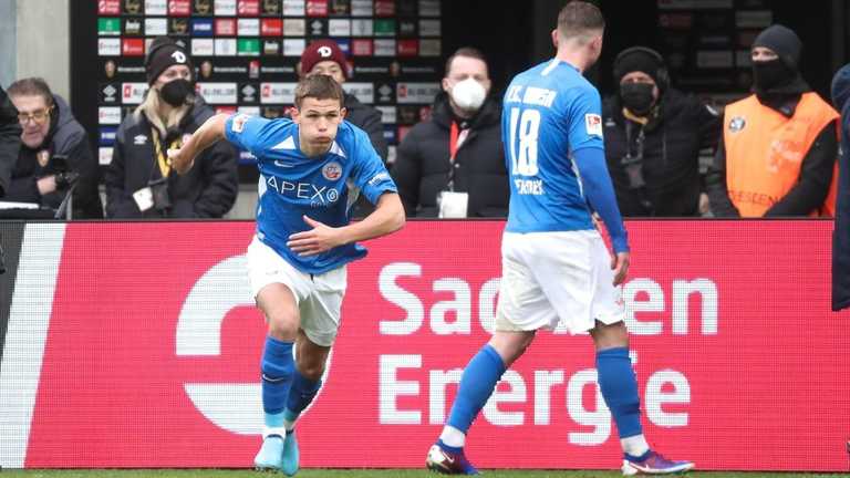 Данило Сікан / фото ФК Ганза Данило Сікан / фото ФК Ганза