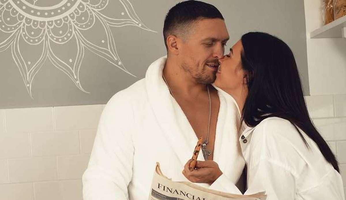 Александр Усик со своей женой Екатериной / фото из соцсетей Александр Усик со своей женой Екатериной / фото из соцсетей