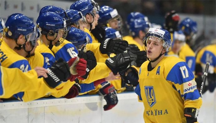 Украинские хоккеисты призвали закрыть небо над Украиной и обратились к российским коллегам: "Не молчите"