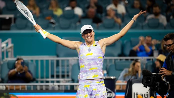20-річна зірка тенісу, яка підтримала Україну, достроково стала першою ракеткою світу