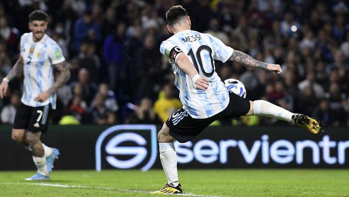 Месси забил впервые за полтора месяца и помог Аргентине разгромить Венесуэлу в отборе на ЧМ-2022