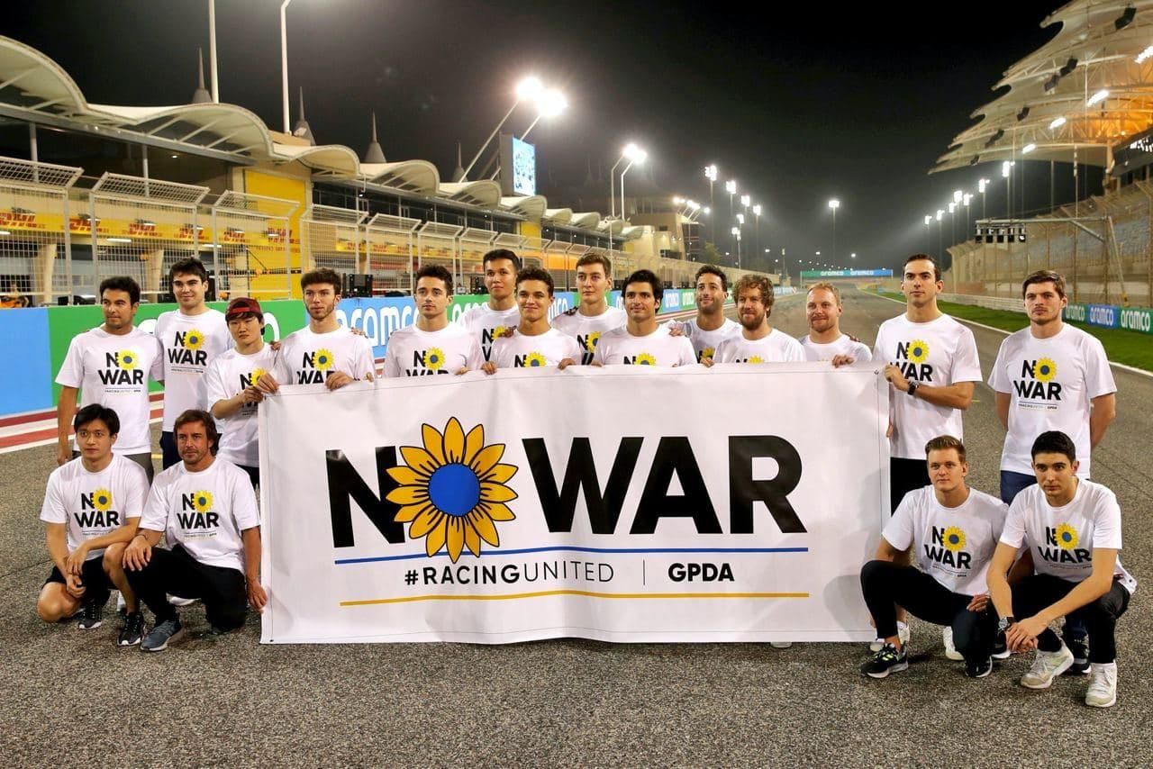 Пілоти Ф1 закликали припинити війну / фото з соцмереж