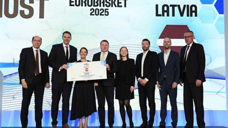 Представники ФІБА та Латвії / фото ФІБА Представники ФІБА та Латвії / фото ФІБА