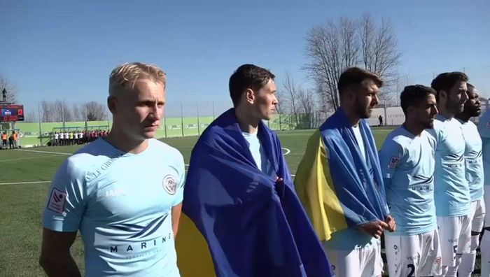 Юрченко та Філіппов вийшли на матч чемпіонату Латвії з українськими прапорами – їхні суперники закликали зупинити війну