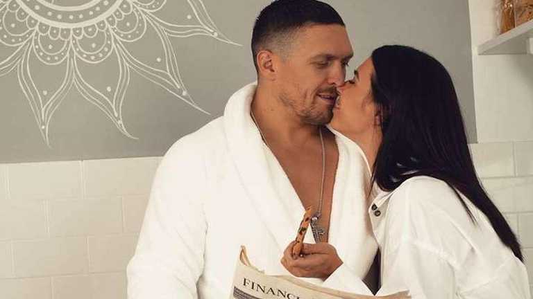 Олександр Усик зі своєю дружиною Катериною / фото із соцмереж Олександр Усик зі своєю дружиною Катериною / фото із соцмереж