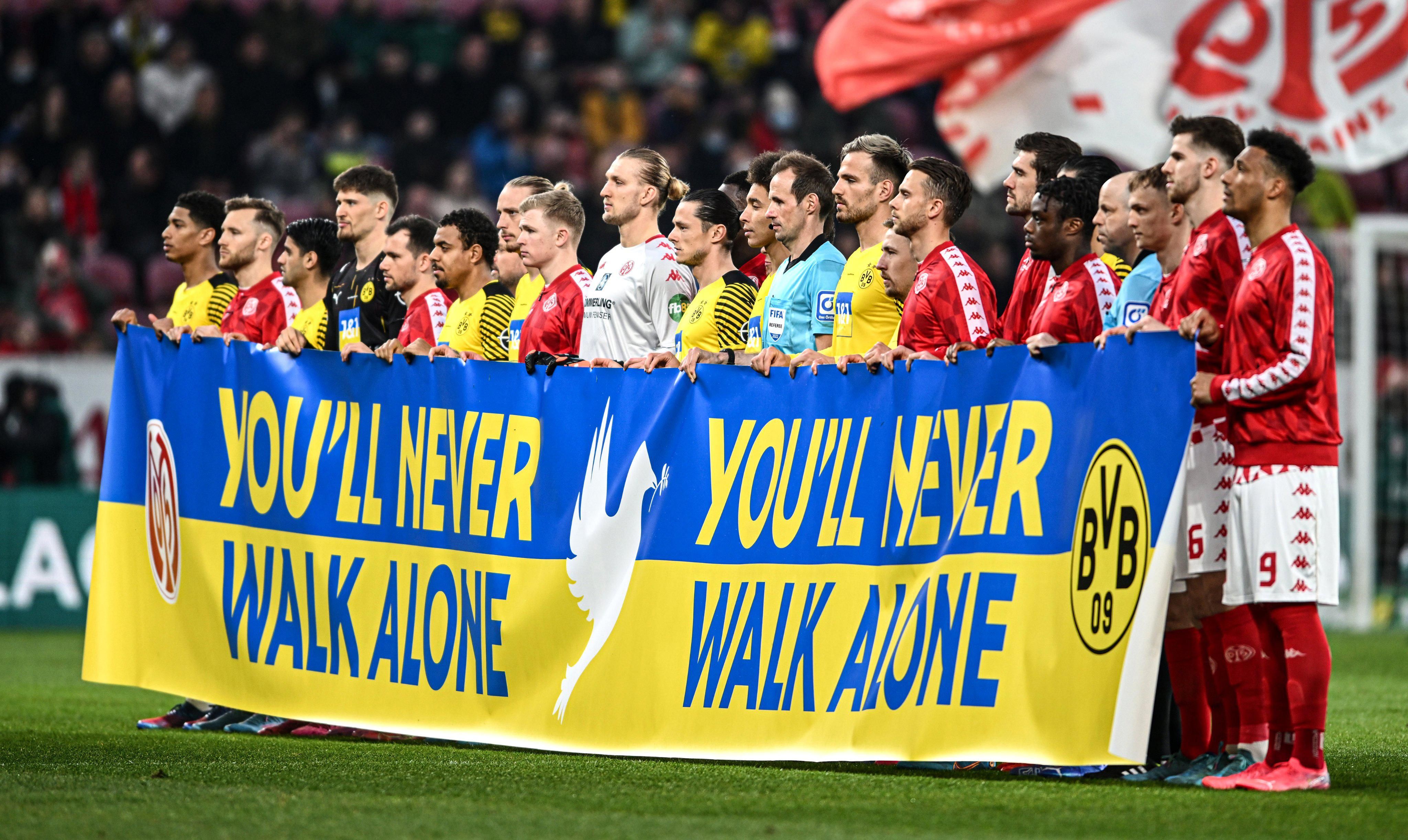 Боруссия и Майнц поддержали Украину /фото BR Football