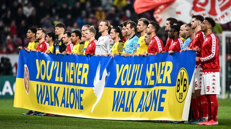 Боруссия и Майнц поддержали Украину /фото BR Football Боруссия и Майнц поддержали Украину /фото BR Football