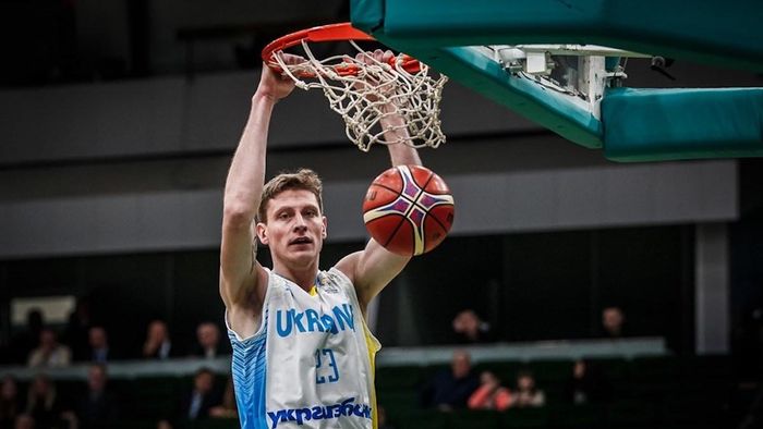 Капитан сборной Украины по баскетболу в очередной раз впечатляюще поддержал свою страну