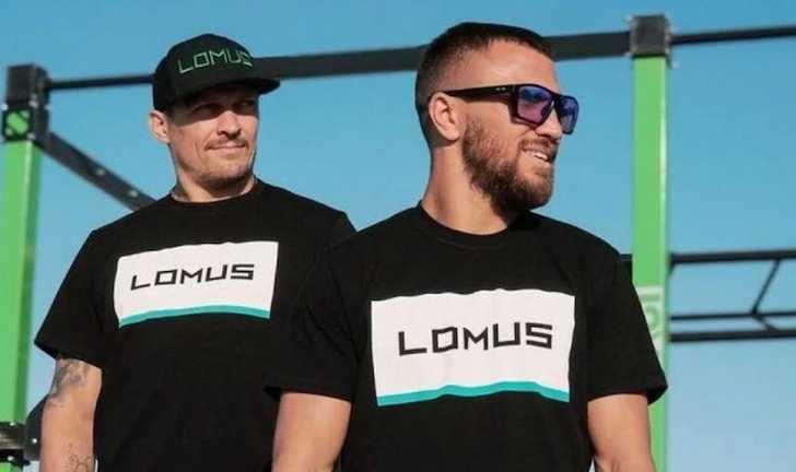 Олександр Усик та Василь Ломаченко / фото з відкритих джерел Олександр Усик та Василь Ломаченко / фото з відкритих джерел