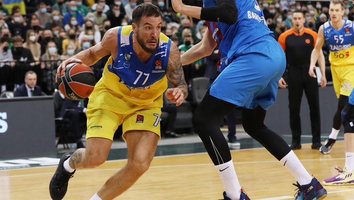 Жальгирис в поддержку Украины сыграл в сине-желтой форме: литовцы сенсационно победили Барселону