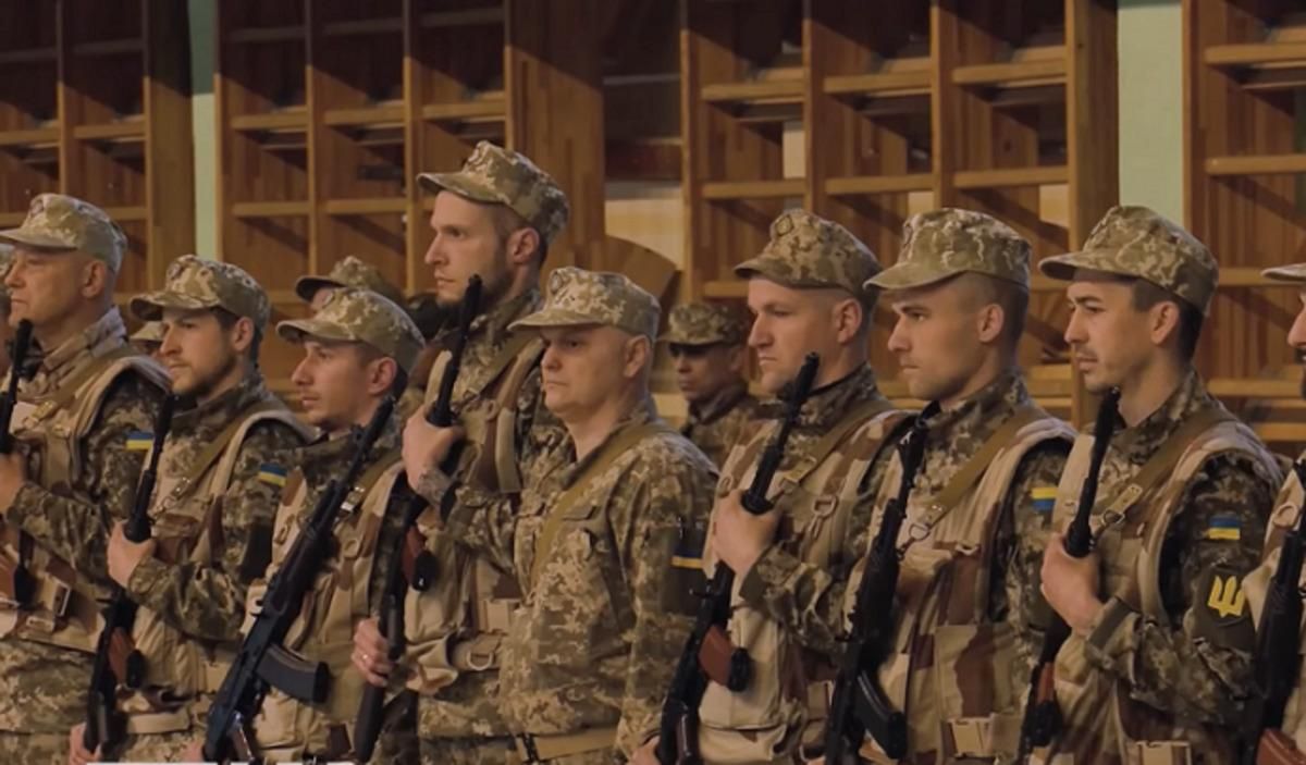 Гравці Прикарпаття вступили до ЗСУ / фото "Футбол 1"