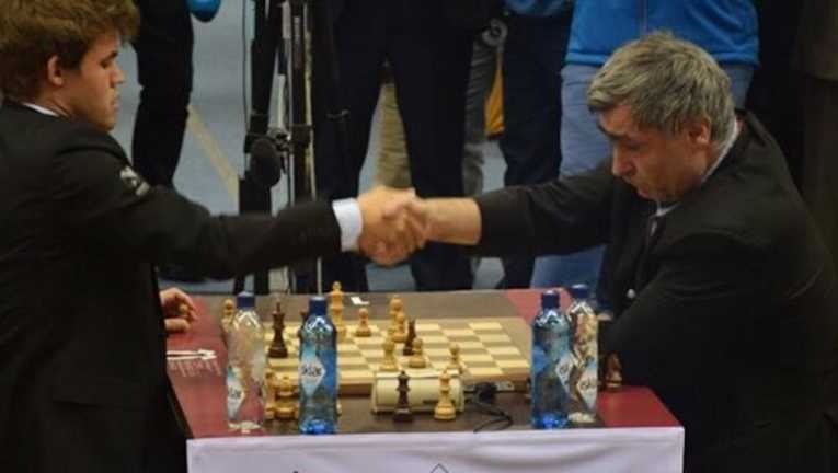 Магнус Карлсен и Василий Иванчук / фото FIDE Магнус Карлсен и Василий Иванчук / фото FIDE