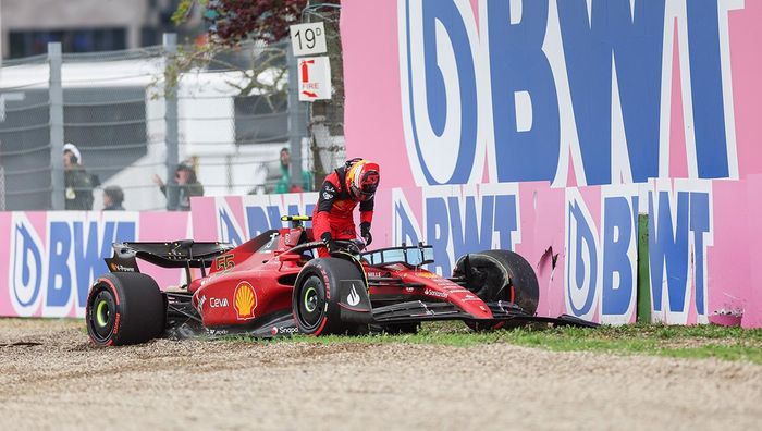"Пробачте, хлопці": зірка Формули-1 не впорався з керуванням і вилетів з траси