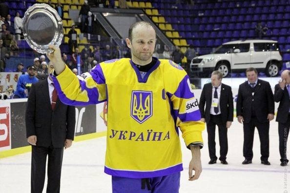 Легенда українського хокею продає унікальне джерсі, щоб допомогти військовим