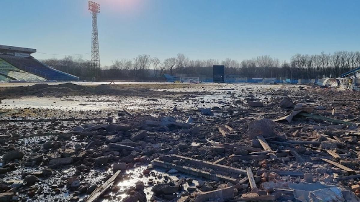 Стадіон чернігівської Десни після вторгнення росії / фото з відкритих джерел