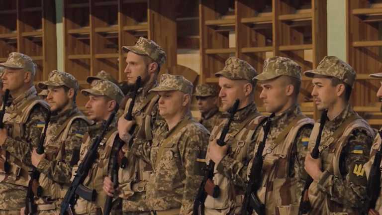 Игроки Прикарпатья вступили в ВСУ / фото "Футбол 1" Игроки Прикарпатья вступили в ВСУ / фото "Футбол 1"