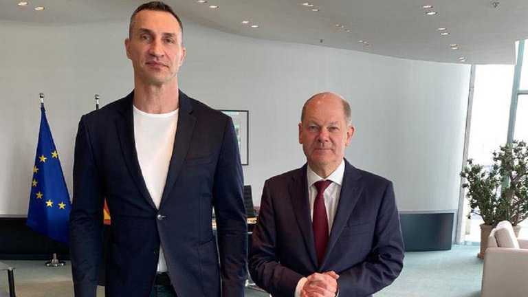 Владимир Кличко с Олафом Шольцом / Фото с Facebook Владимир Кличко с Олафом Шольцом / Фото с Facebook