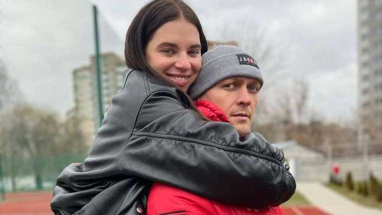 Олександр Усик з дружиною Катериною / фото із соцмереж Олександр Усик з дружиною Катериною / фото із соцмереж