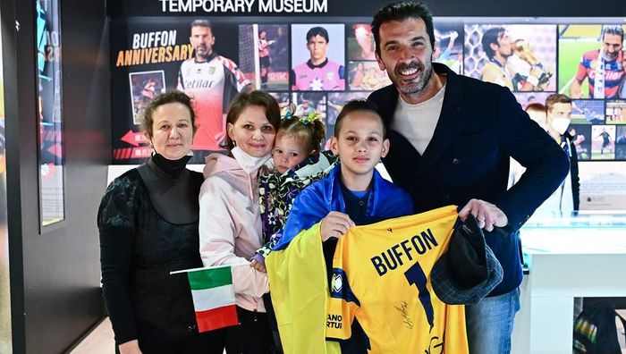 Буффон встретился с юным голкипером, который вынужденно покинул Украину – трогательное видео с Италии