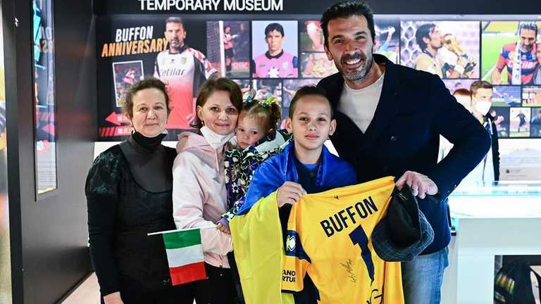 Джанлуиджи Буффон и семья из Украины / фото Парма