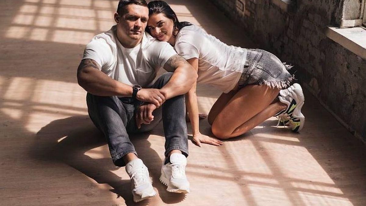 Олександр Усик з дружиною / фото із соцмереж