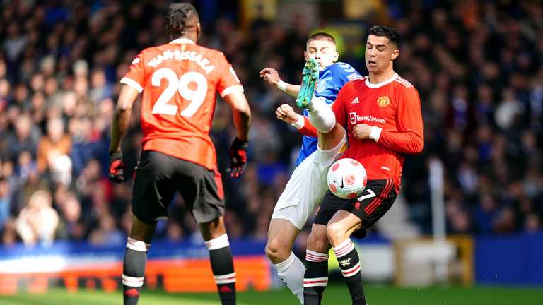 Миколенко против Роналду / фото Getty Images Миколенко против Роналду / фото Getty Images