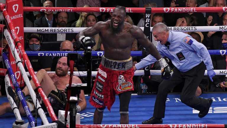 Уайлдер отправил в нокдаун Фьюри / фото Getty Images Уайлдер отправил в нокдаун Фьюри / фото Getty Images