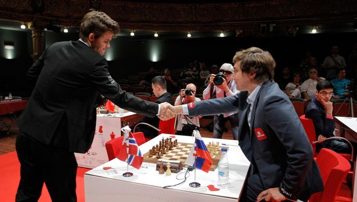 "Он хочет стать "мучеником": чемпион мира по шахматам Карлсен раскритиковал предателя Украины Карякина