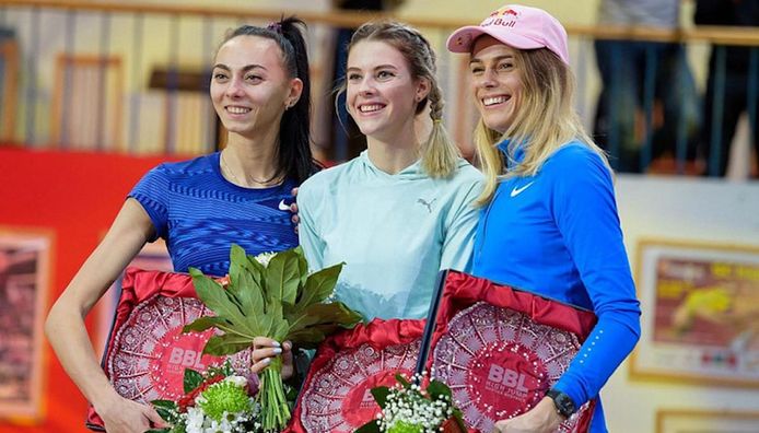 "С Украиной в наших сердцах": звезды украинской легкой атлетики похвастались общим фото