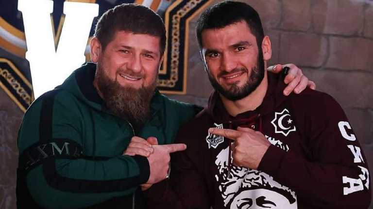 Бетербиев с кадыровым / Фото из соцсетей Бетербиев с кадыровым / Фото из соцсетей