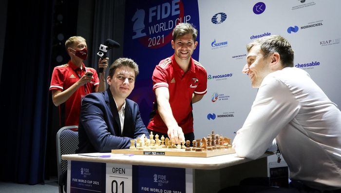 Звездный польский шахматист, обыгравший Карлсена и предателя Украины Карякина, поддержал наших беженцев