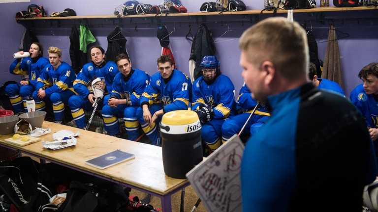 Тренер з командою юнаків / ФХУ Тренер з командою юнаків / ФХУ