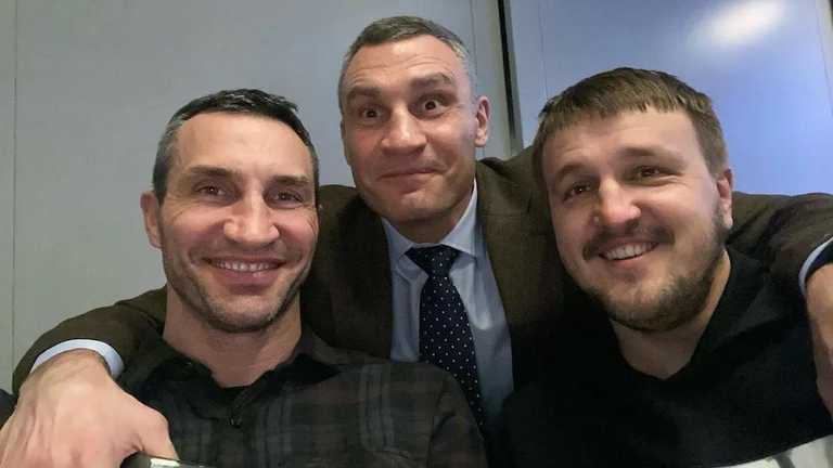 Братья Кличко и Александр Красюк / фото из открытых источников Братья Кличко и Александр Красюк / фото из открытых источников