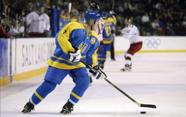 Экс-капитан сборной Украины по хоккею продает коллекционную форму, чтобы приобрести грузовик для военных