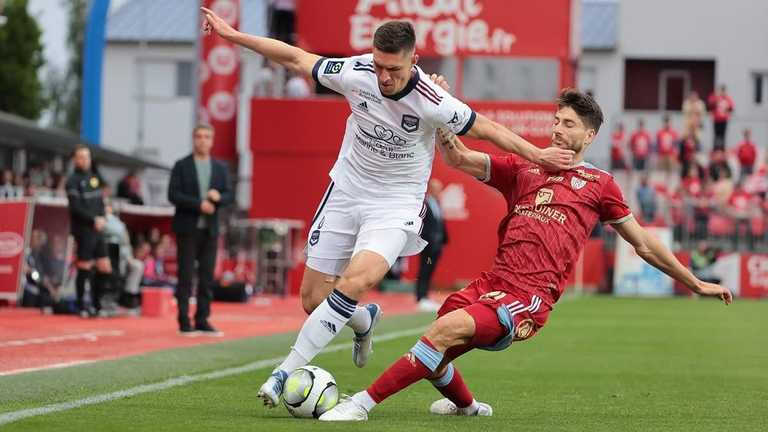 Даниил Игнатенко (слева) / фото ФК Бордо Даниил Игнатенко (слева) / фото ФК Бордо