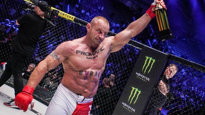 Найсильніша людина світу відправив у глибокий нокаут екс-чемпіона MMA