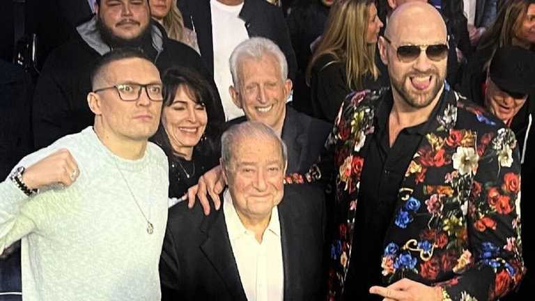 Усик, Фьюри и Арум / Фото с Twitter Усик, Фьюри и Арум / Фото с Twitter