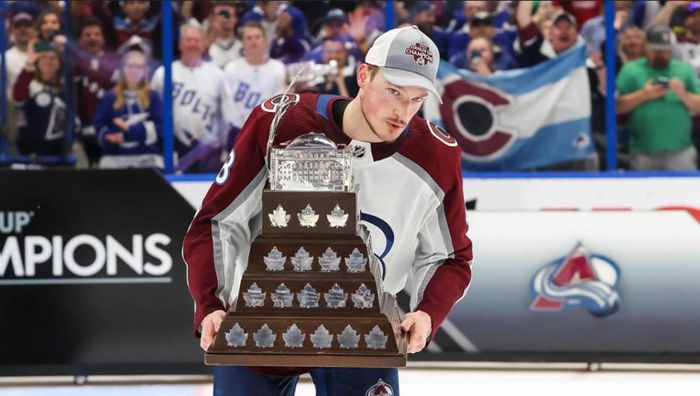 Канадський хокеїст українського походження став найціннішим гравцем плей-офф НХЛ