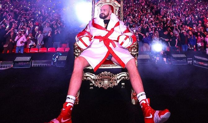 Ф’юрі готовий воювати: британський боксер взявся за зброю після російських погроз бомбити Лондон