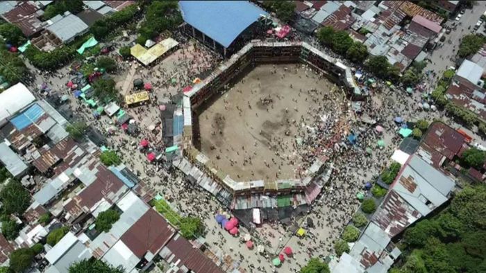 Во время корриды в Колумбии обрушился стадион – видео ужасной трагедии