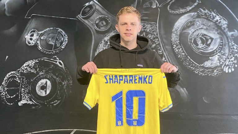 Єгор Голуб продає футболку Шапаренка Єгор Голуб продає футболку Шапаренка